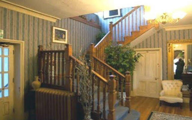 Fines Bayliwick Hotel