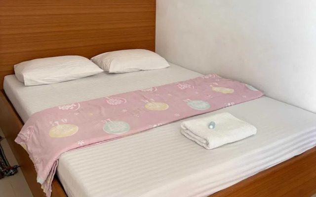 OYO 75577 Palace Hostel