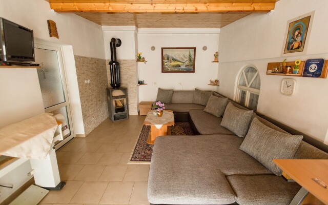 Casa IRIS Petresti