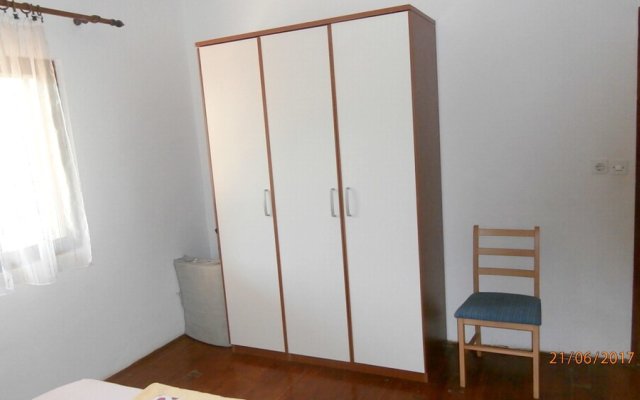 Apartment Gdinj - 2