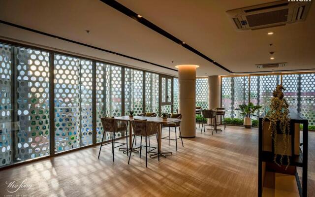 BIG SALE Louis&Jack Homie Studio 50m2 with Balcony