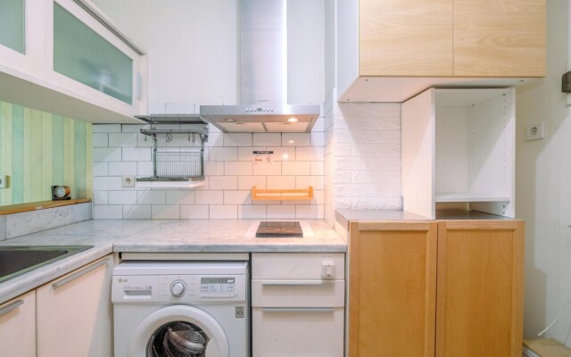 Elegant And Comfy 1Br Apartment At Woodland Park Residence