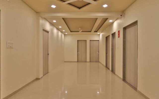OYO 11750 Hotel Starz
