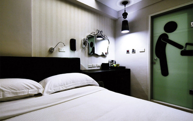 CHECK inn Express Kaohsiung Love River