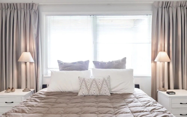 Stylish 3 Bedroom Family Home on the North Shore – Guest Rooms – North Auckland