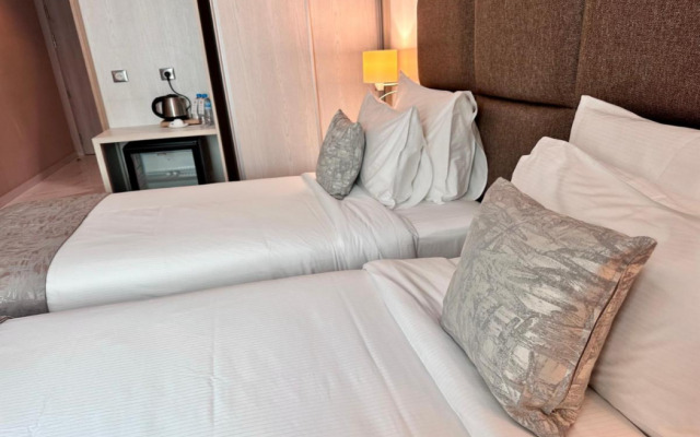 2H Hotel