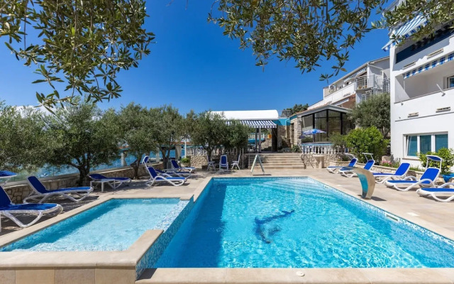 Beachfront Santa Maria 2 Apartment 3