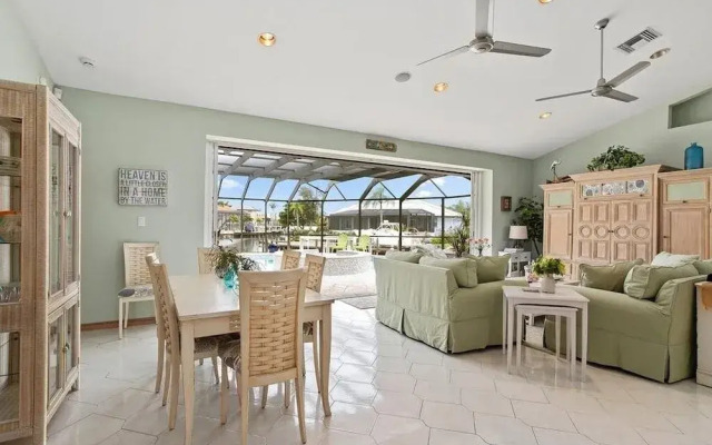 Magnolia Private Home #59999 3 Bedrooms 2 Bathrooms Home by Redawning
