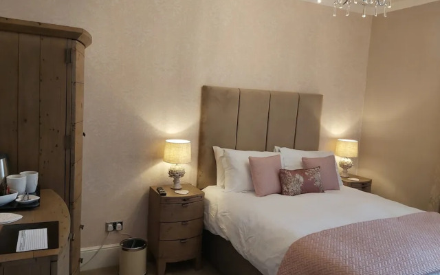 Llys Aeron Guest House