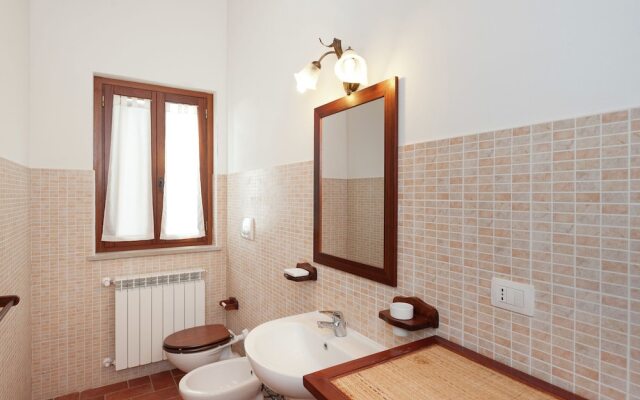 Quaint Farmhouse in Gubbio with Swimming Pool