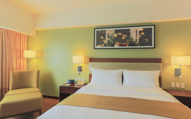 Holiday Inn & Suites Makati by IHG