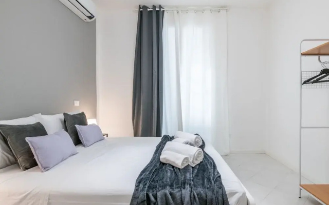 Chic Pop Apartment in Livorno
