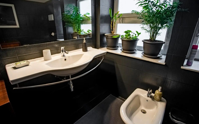 Travellers Photo Home