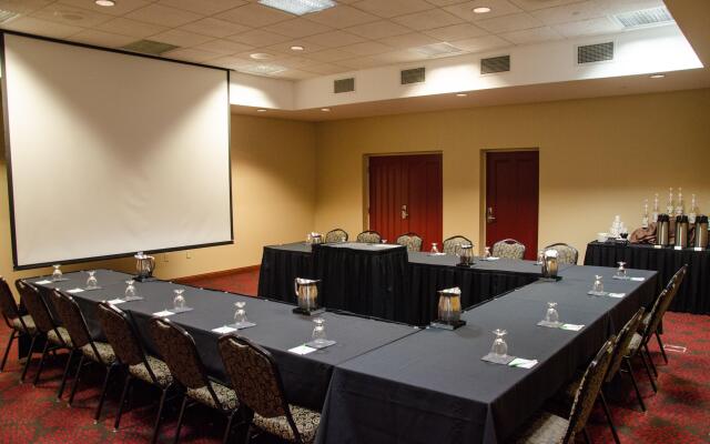 Holiday Inn Pewaukee - Milwaukee West by IHG