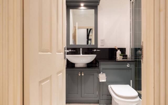 The Mayfair Arms - Modern & Bright 2BDR Apartment