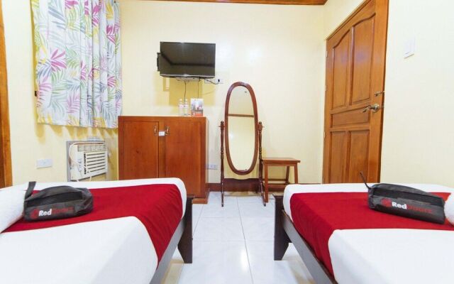 RedDoorz near Golden Sarok Shrine