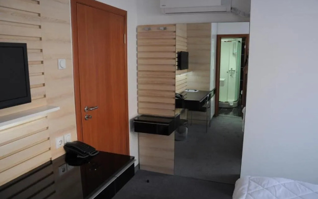 Garni Hotel Consul