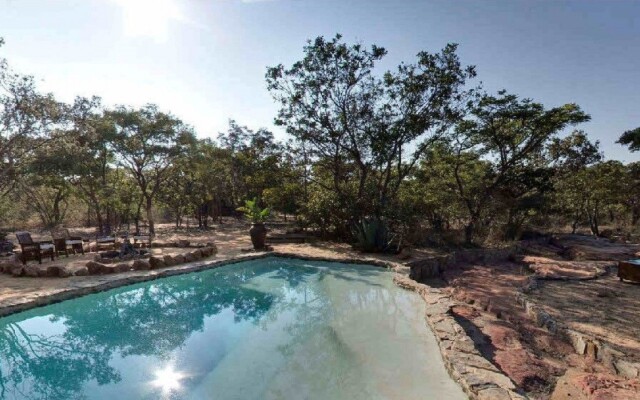 Ama Amanzi Bush Lodge