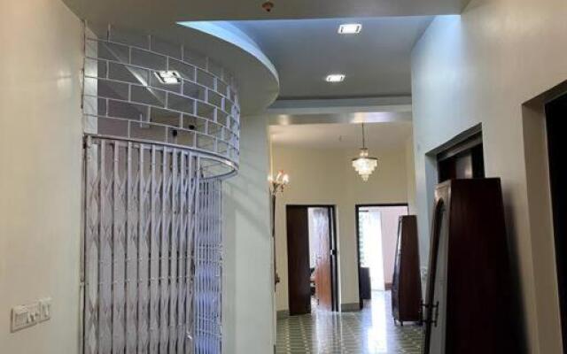 Lovely 4 bedroom condo