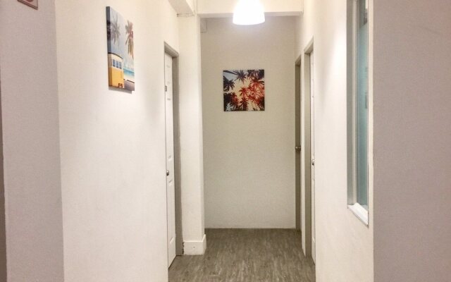 24 Poshtel Salaya