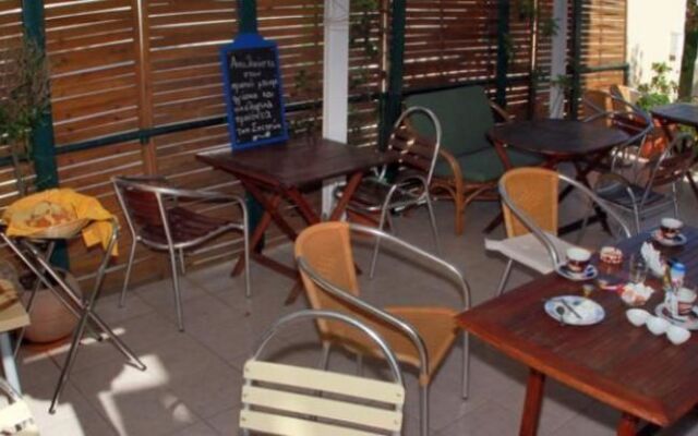 Tonia Hotel