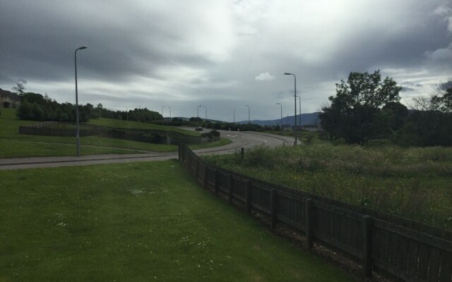 Inverness Apartments - Morning Field