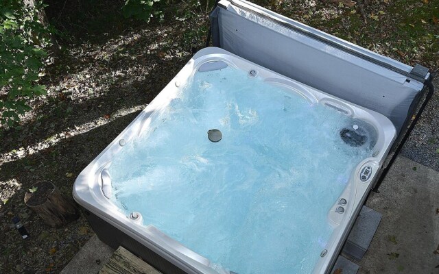 Serendipity - Large 5BR With a Hot Tub