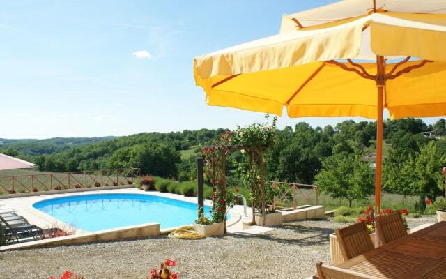 Lovely Holiday Home in Thedirac with Swimming Pool