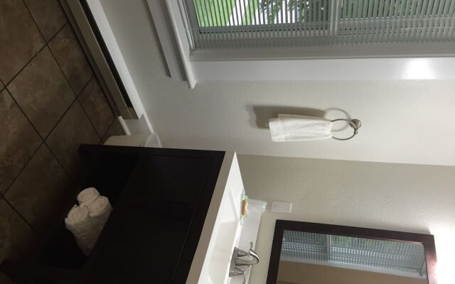 Nader's Motel & Suites