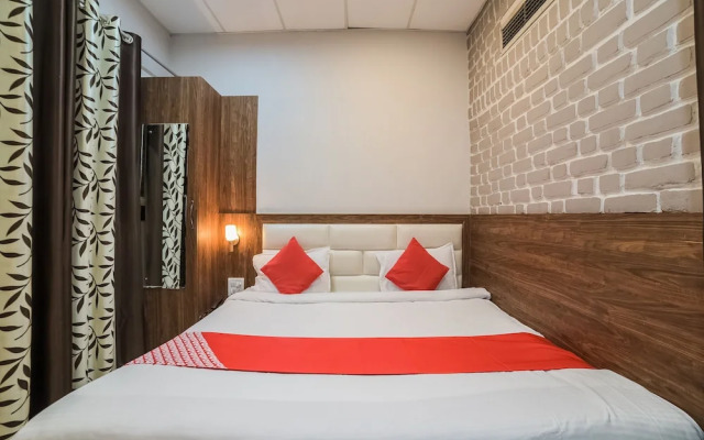 OYO 23178 Hotel Raj Mandir