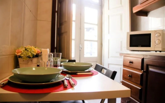 Renovated Feb22 Clerigos Cozy Balcony with self check in