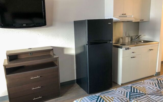 Motel 6 Columbus, OH - Quarter Horse