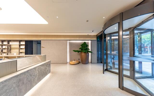 Ji Hotel Shanghai Daning International