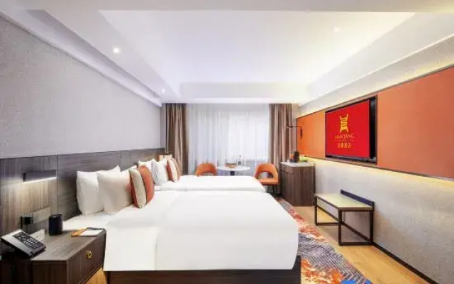 Hantang Hotel (Zhengzhou Railway Station West Plaza 27)