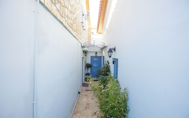 Maritinas Stone House & Apartment On The Beach