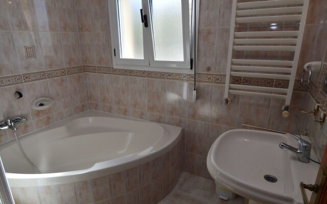 Spacious Villa in El Baladrar with Swimming Pool