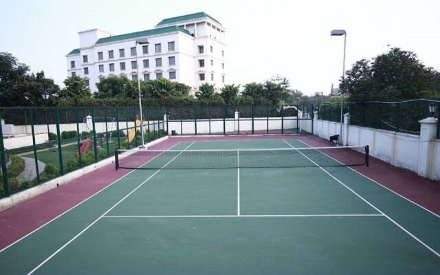 DLF Club 3