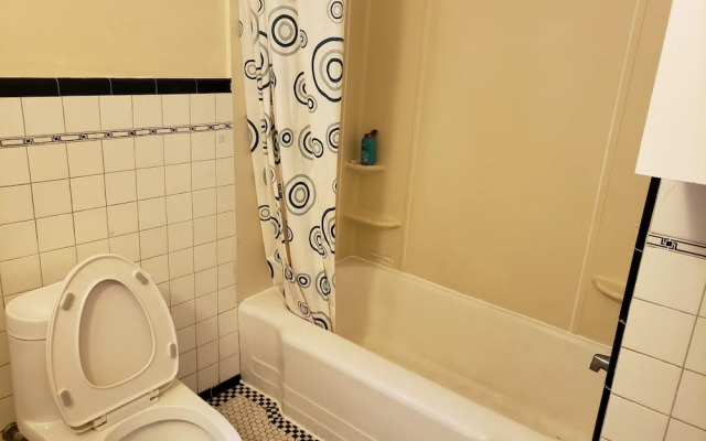 Apartment near Metro Monk Station