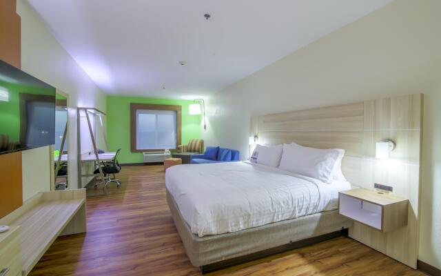 Holiday Inn Express & Suites Raymondville by IHG