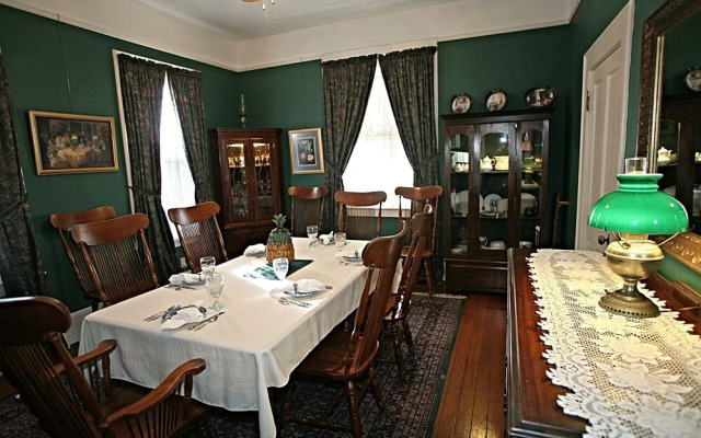 Brackenridge House Bed & Breakfast