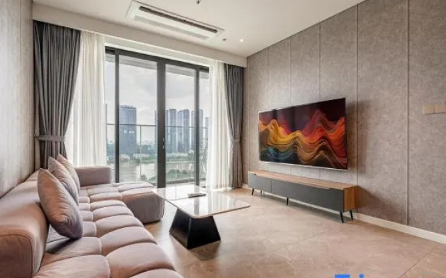 The Emerald Metropole Luxury Apartment