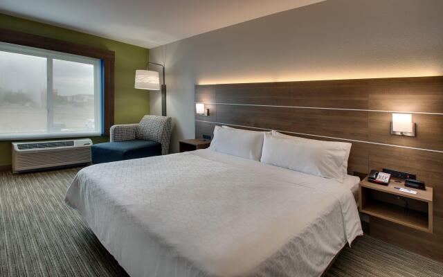 Holiday Inn Express & Suites Waukegan, an IHG Hotel