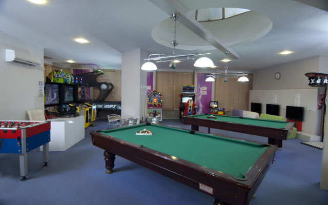 Trendy Palm Beach (Adults Only, 16+)
