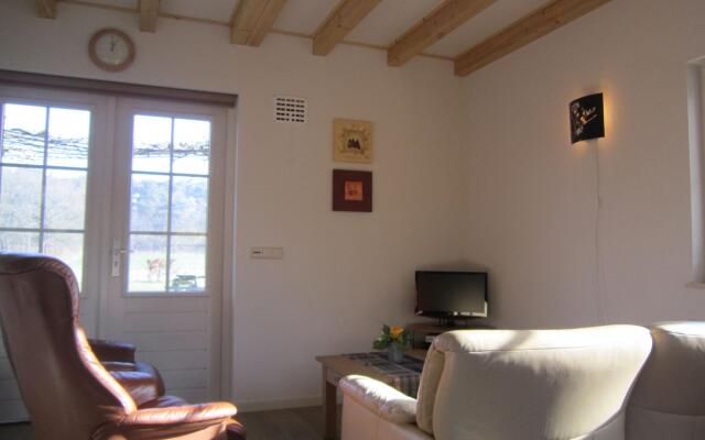 Lovely Cottage near Lake in Well