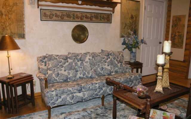 Grand Living Inn & Lodge