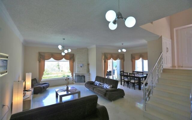 Villa Rimma by Akdenizvillam