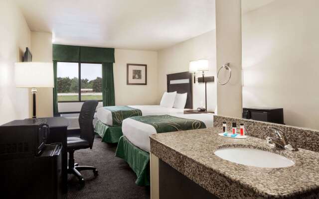 Travelodge by Wyndham Livonia