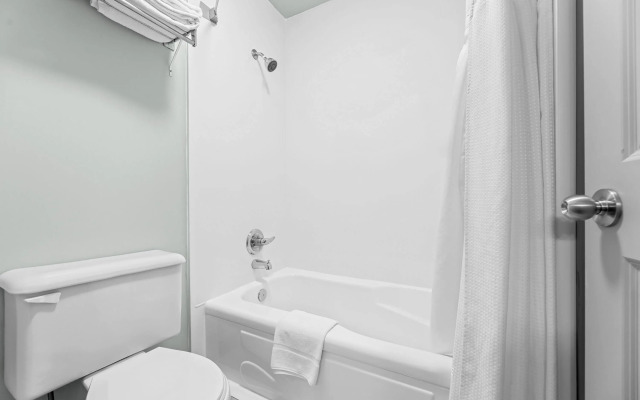 Super 8 by Wyndham Saskatoon Near Saskatoon Airport