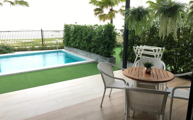 La Playa Beach Front Pool Villa Cha-am