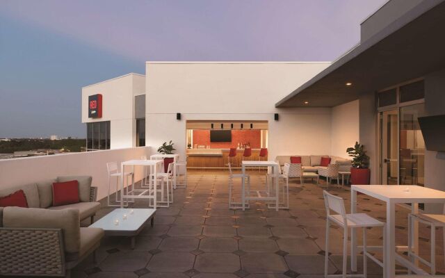 Kompose Boutique Hotel Miami Airport